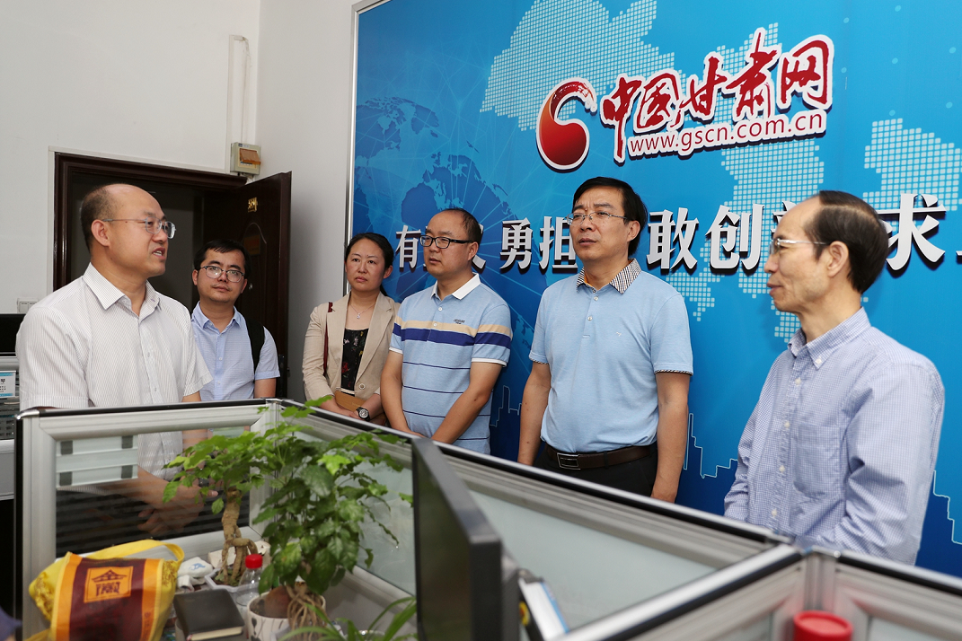 兰州大学新闻与传播学院院长冯诚一行到中国凯发k8调研（图）