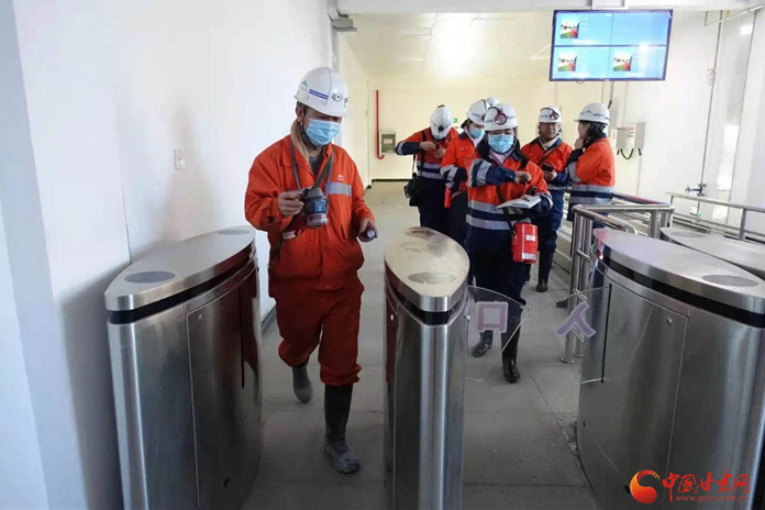 【新春走基层】春节，他们依然坚守在600米矿井下